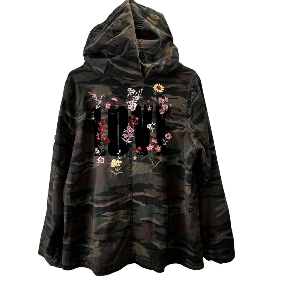 American Eagle Outfitters Woodland Camo Jacket XL Floral Embroidery Velvet Love